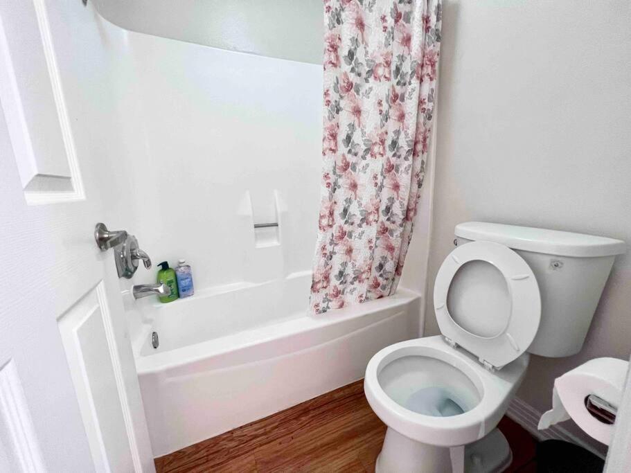 Ocean 2 min, free pool & parking